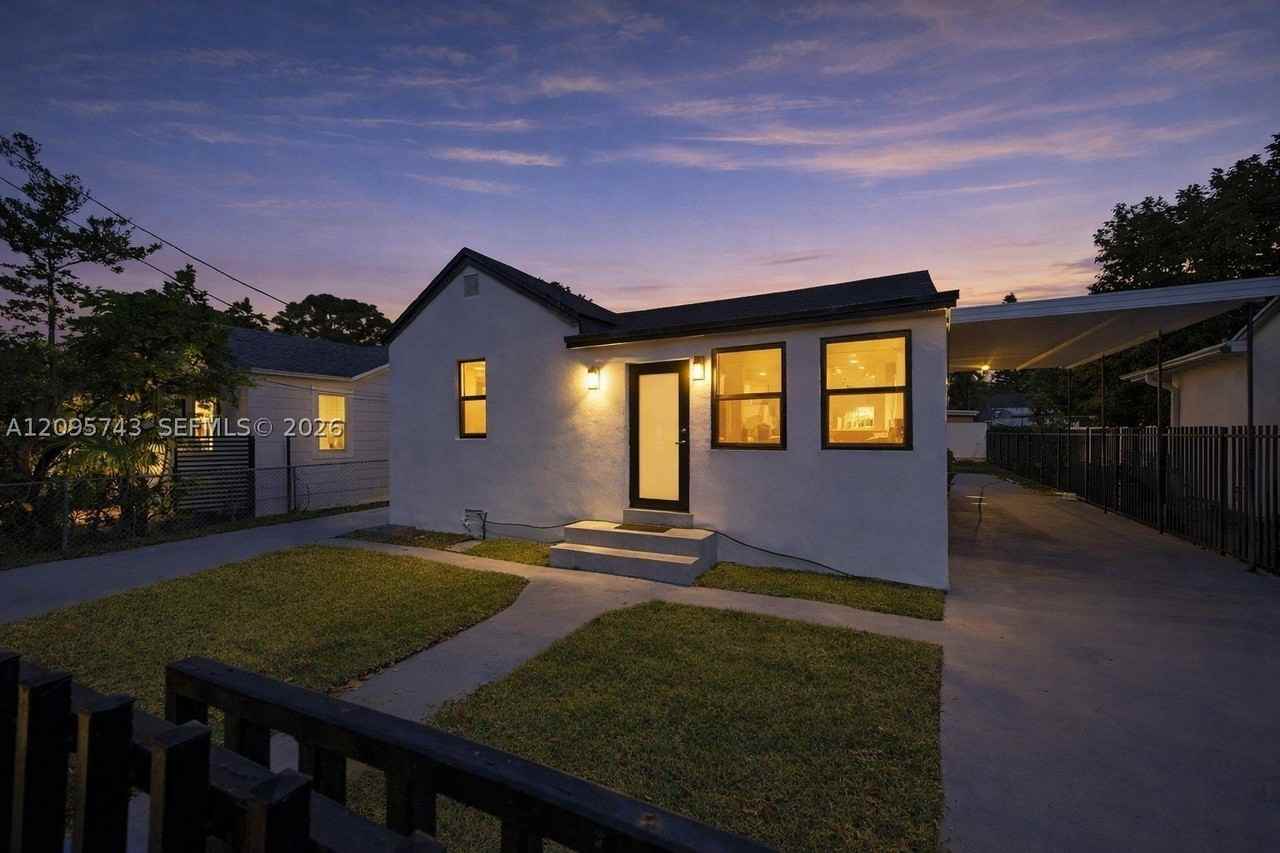 4237 Sw 7th St - Photo 2 of 19