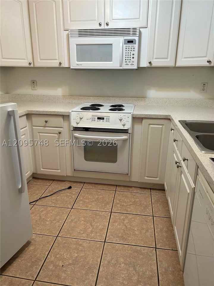 10330 N Military Trl #6B - Photo 3 of 11
