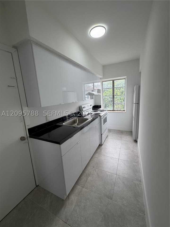 558 Sw 7th St #8 - Photo 3 of 7