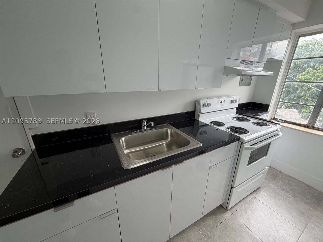 558 Sw 7th St #8 - Photo 4 of 7