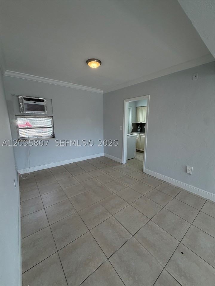 561 Sw 7th St #1 - Photo 2 of 7