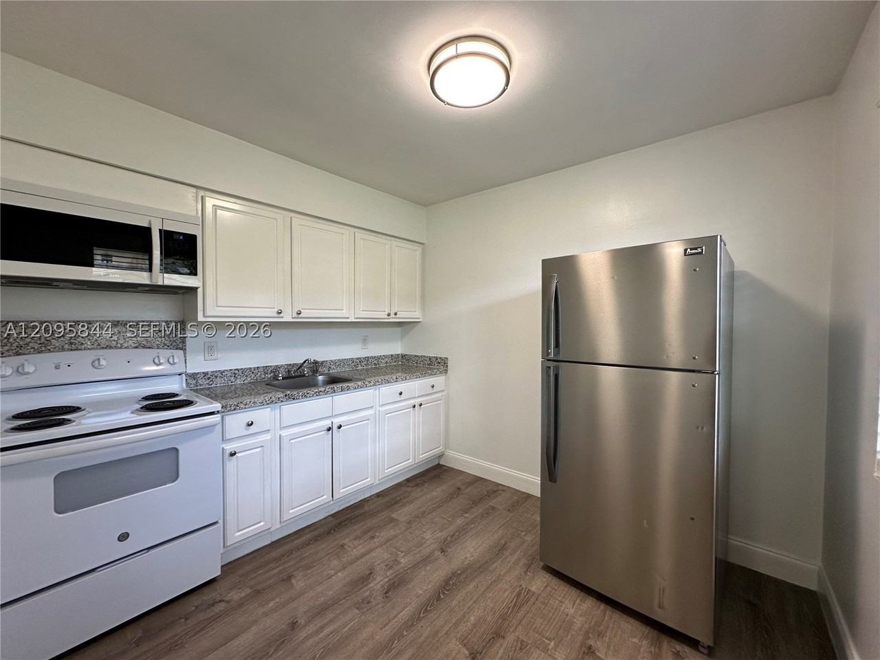 2309 Madison St #8 - Photo 3 of 18
