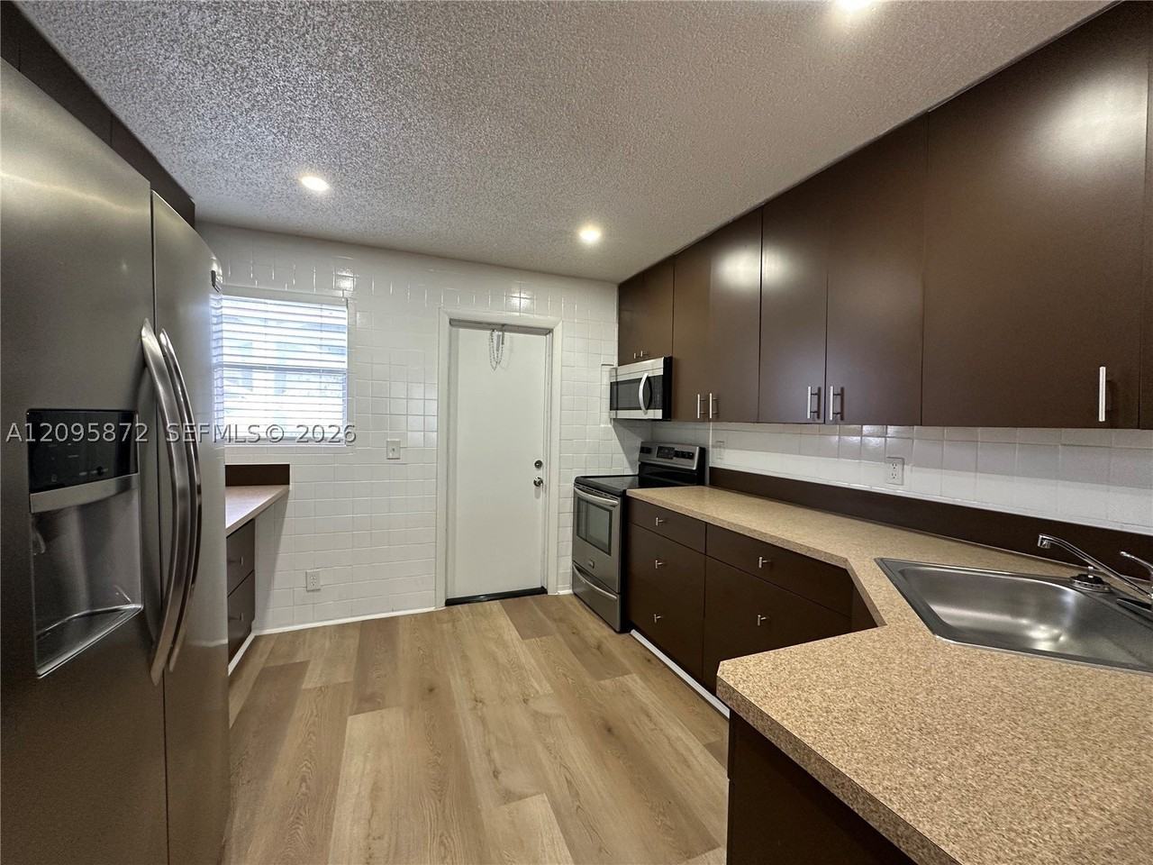 124 Nw 2nd Ave #A - Photo 5 of 30