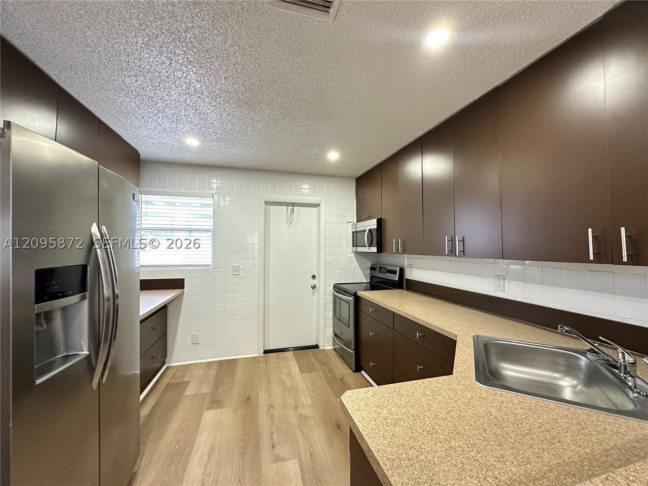 124 Nw 2nd Ave #A - Photo 6 of 30