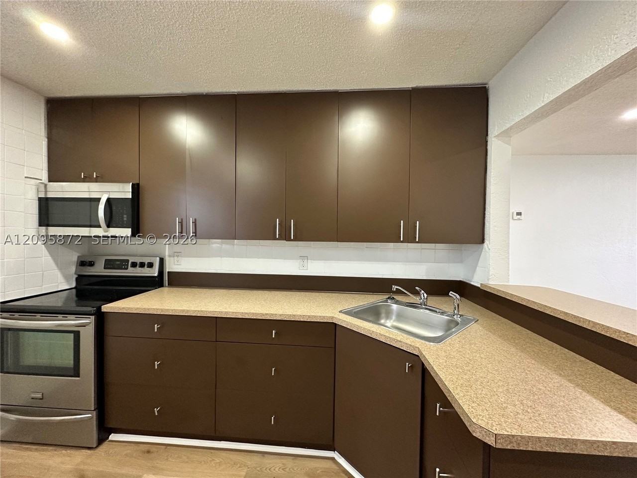 124 Nw 2nd Ave #A - Photo 7 of 30