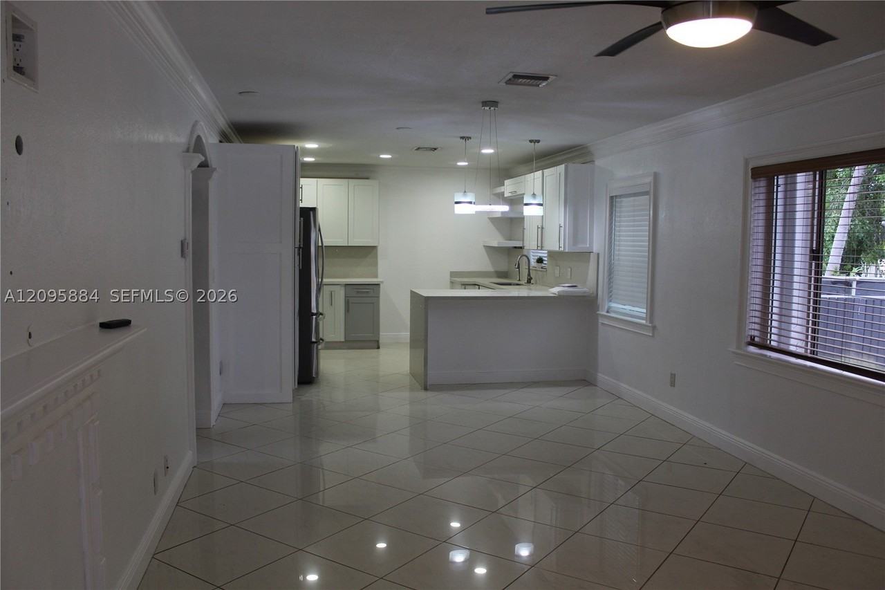 300 Sw 71st Ave #1 - Photo 3 of 10