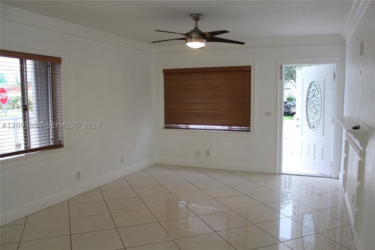 300 Sw 71st Ave #1 - Photo 4 of 10