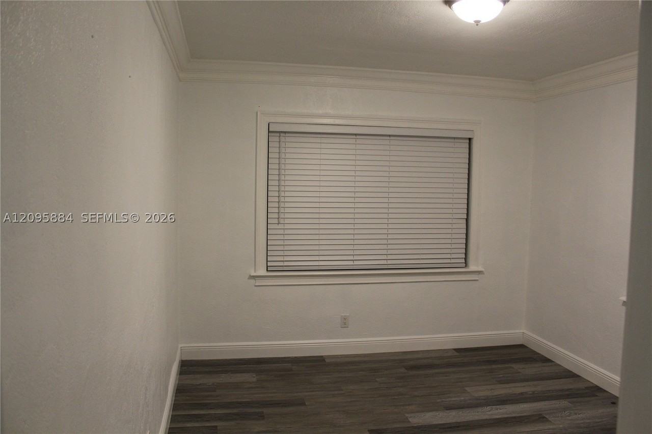 300 Sw 71st Ave #1 - Photo 5 of 10