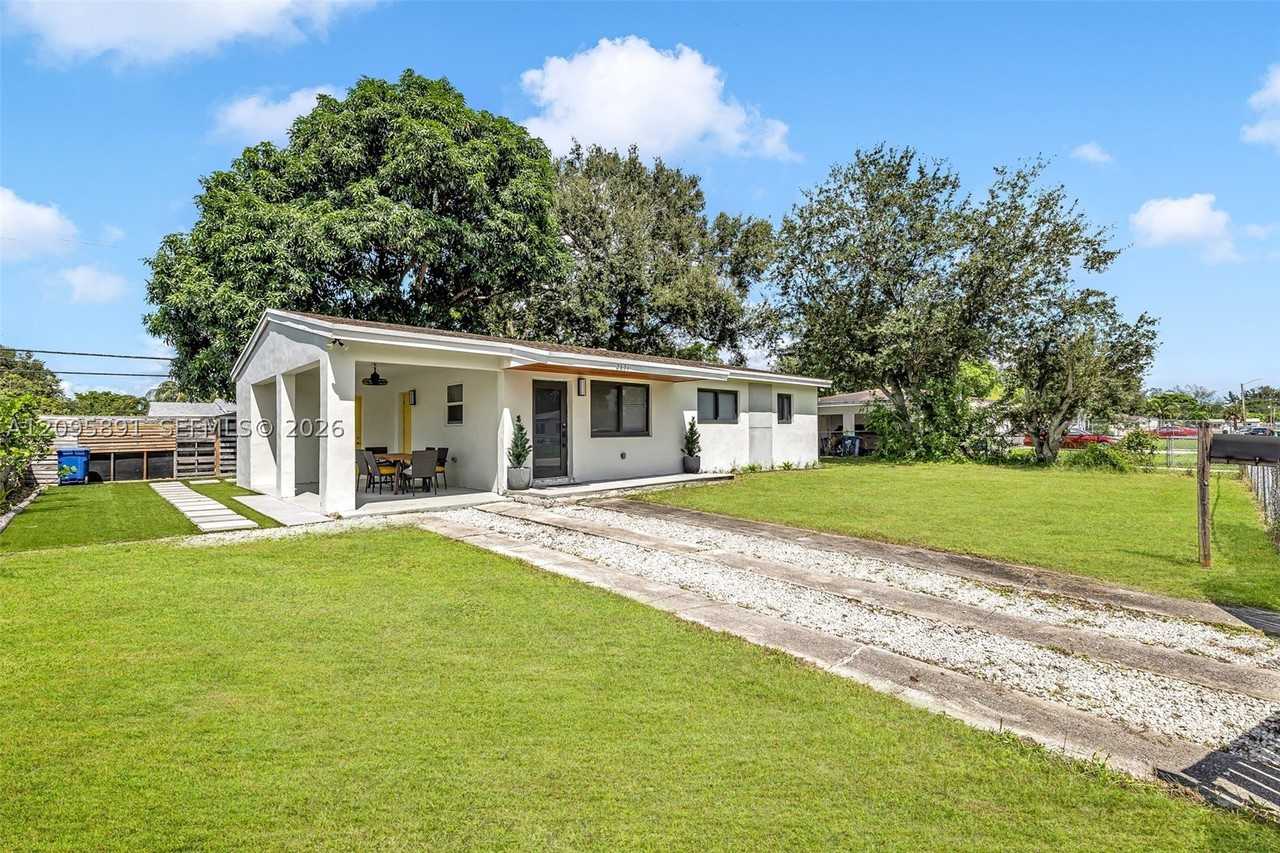 2851 Nw 174th St - Photo 2 of 22