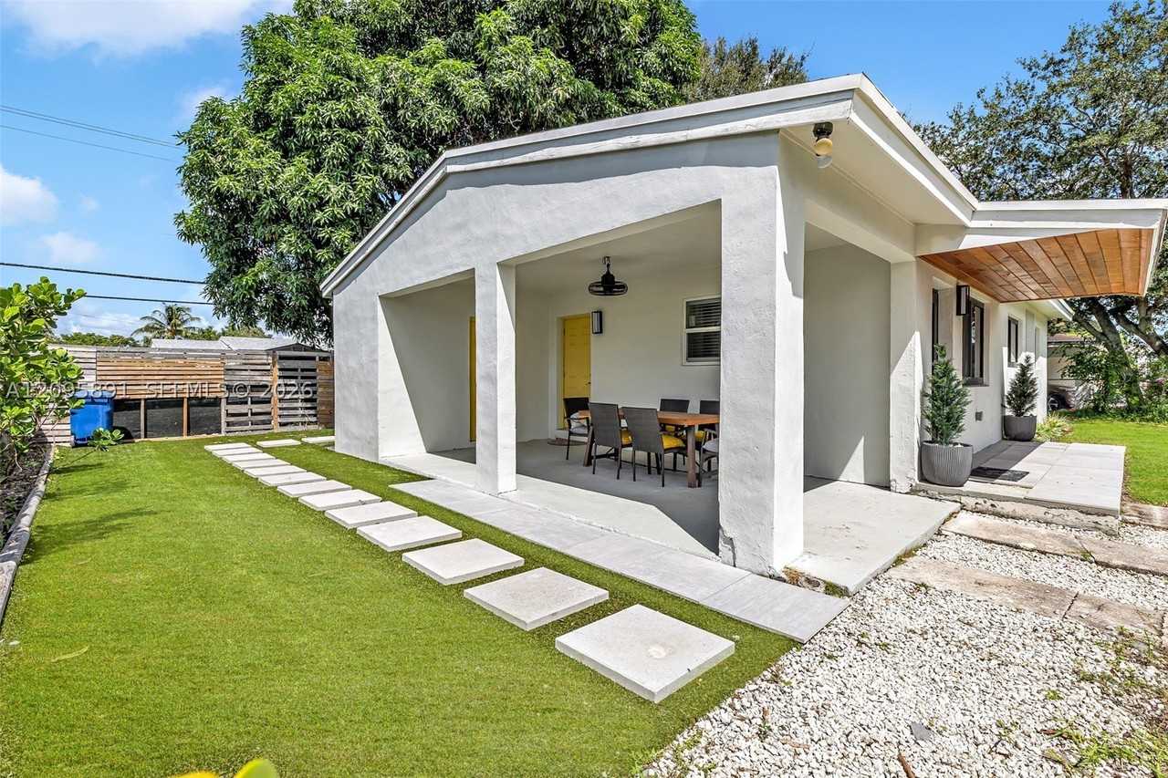 2851 Nw 174th St - Photo 5 of 22