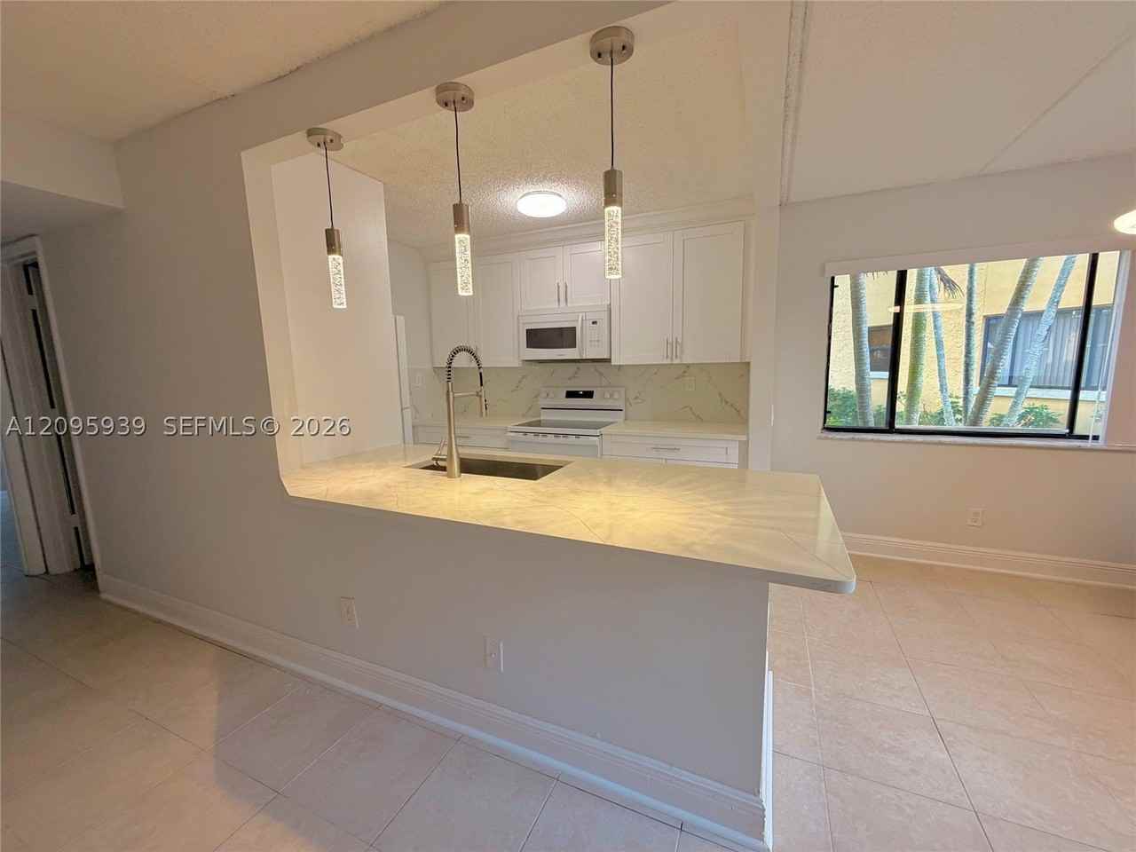 110 Meadows Cir #110 - Photo 2 of 30