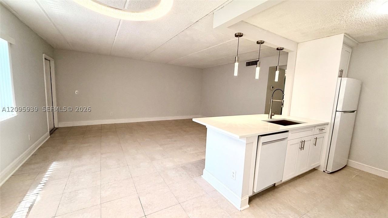 110 Meadows Cir #110 - Photo 3 of 30