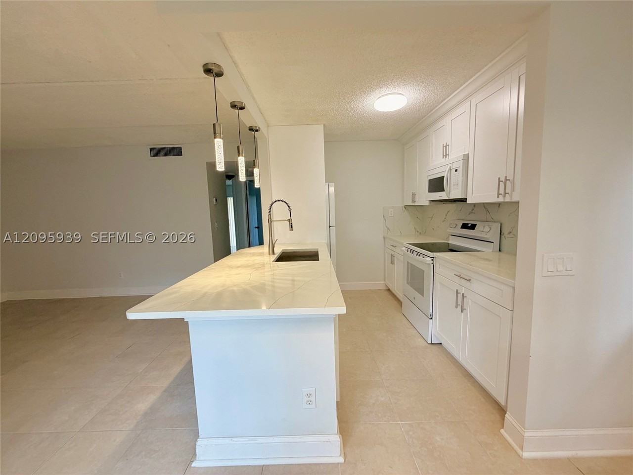 110 Meadows Cir #110 - Photo 5 of 30
