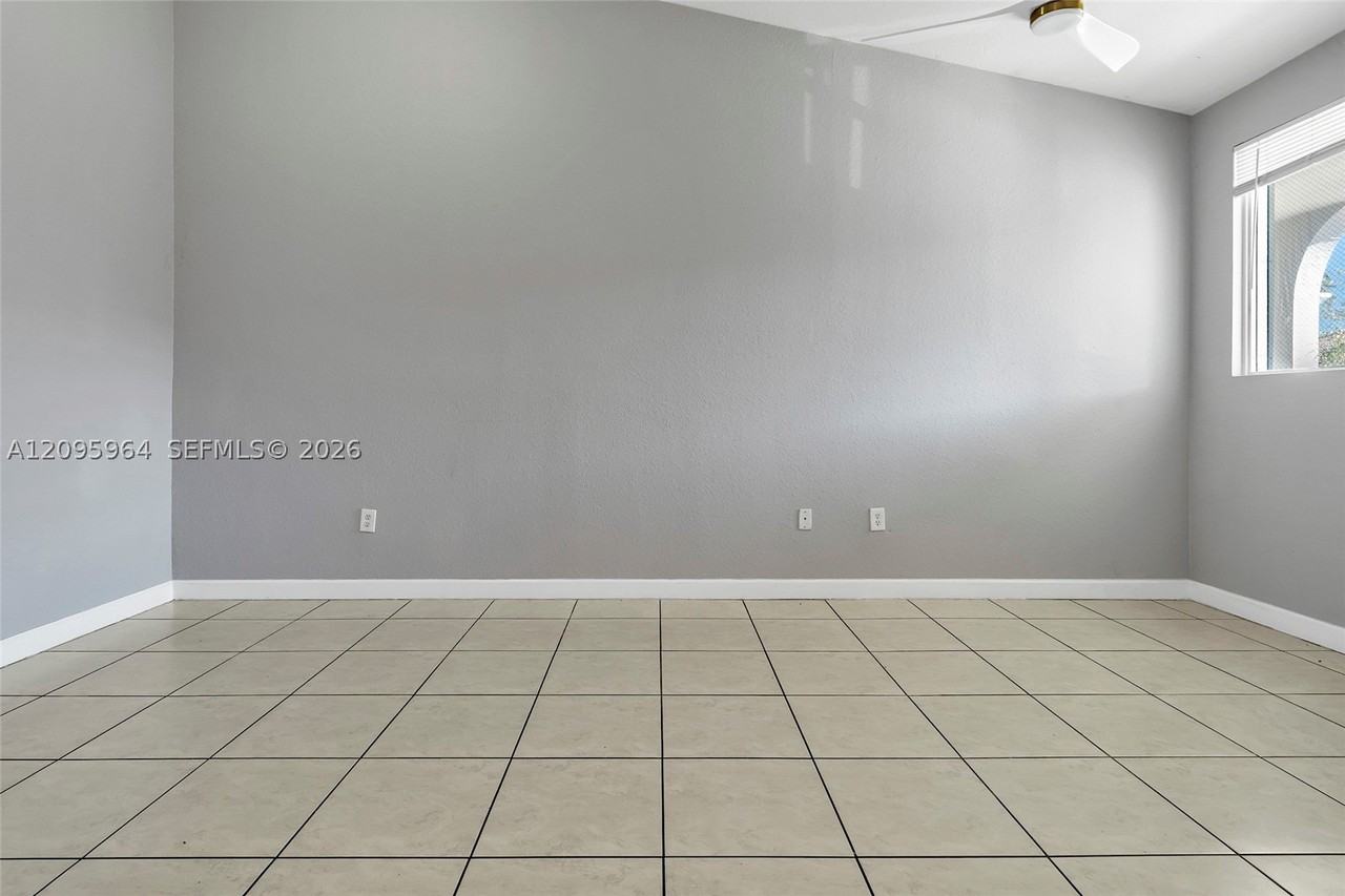 1543 Se 25th St #204 - Photo 6 of 42
