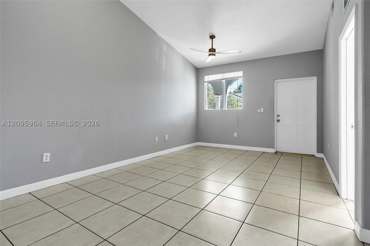 1543 Se 25th St #204 - Photo 7 of 42