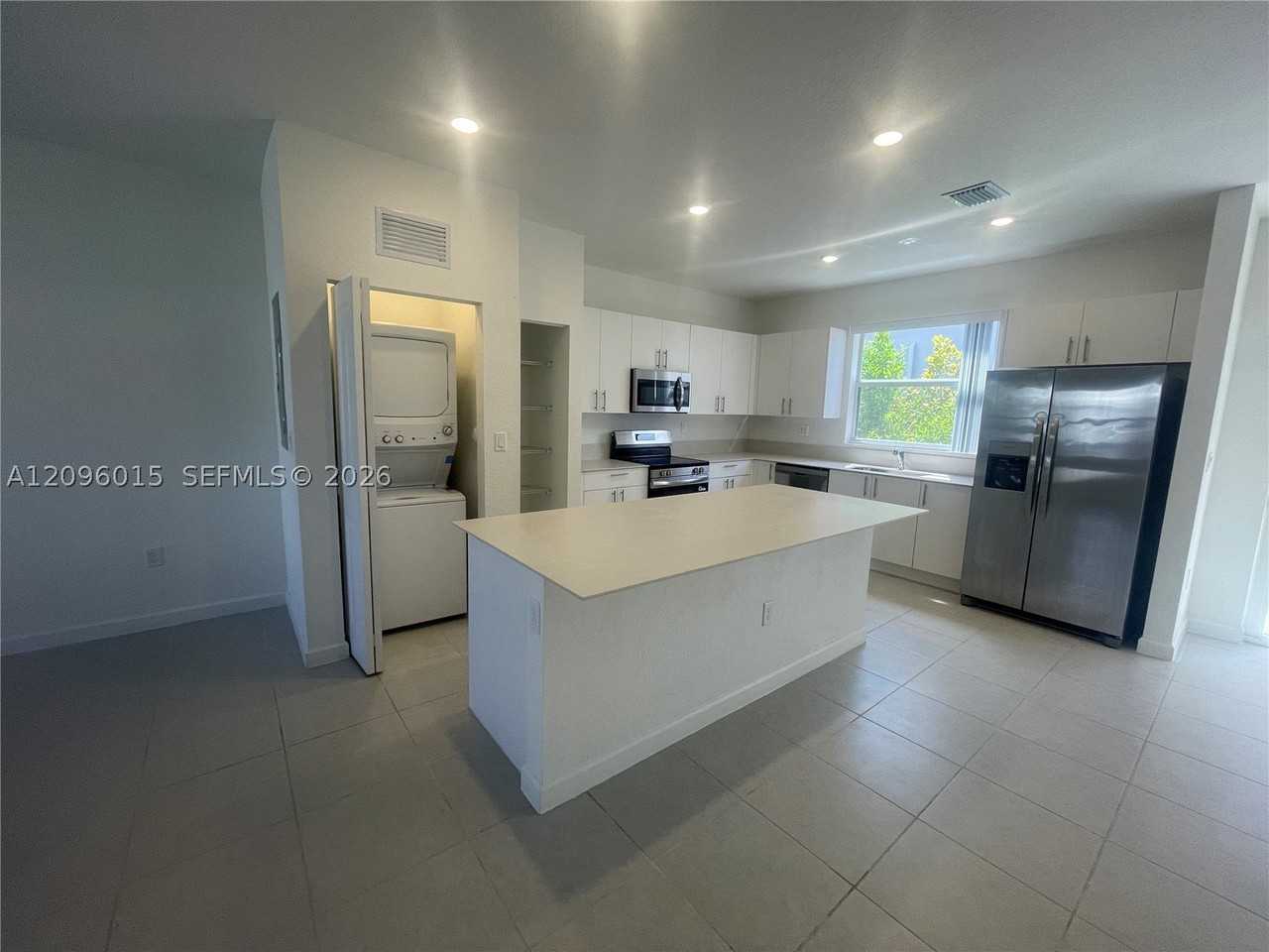 1111 Se 2nd St #1111 - Photo 6 of 26