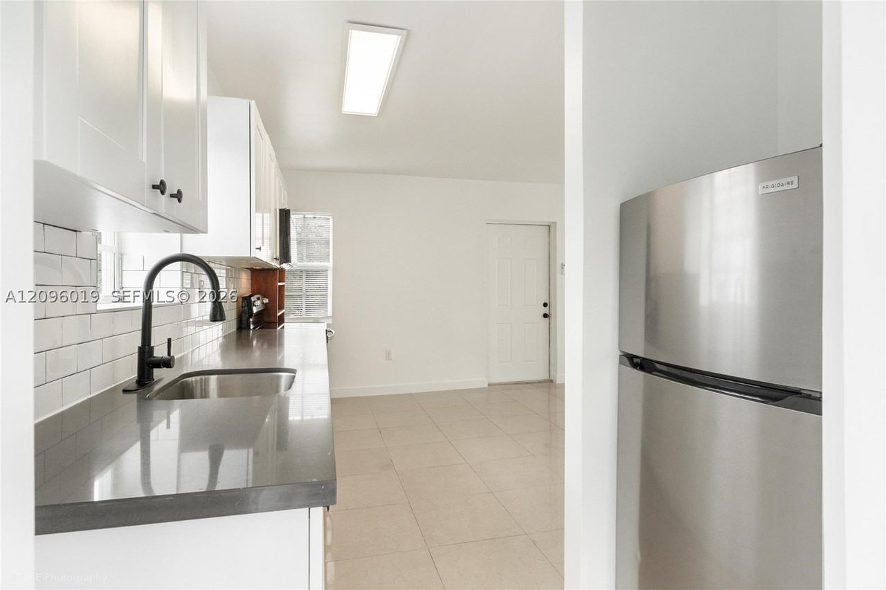 1945 Marseille Dr #4 - Photo 3 of 11