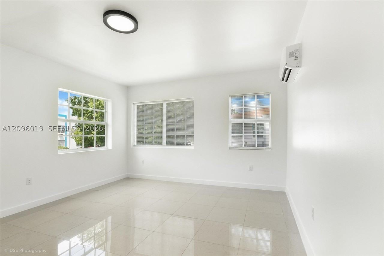 1945 Marseille Dr #4 - Photo 4 of 11