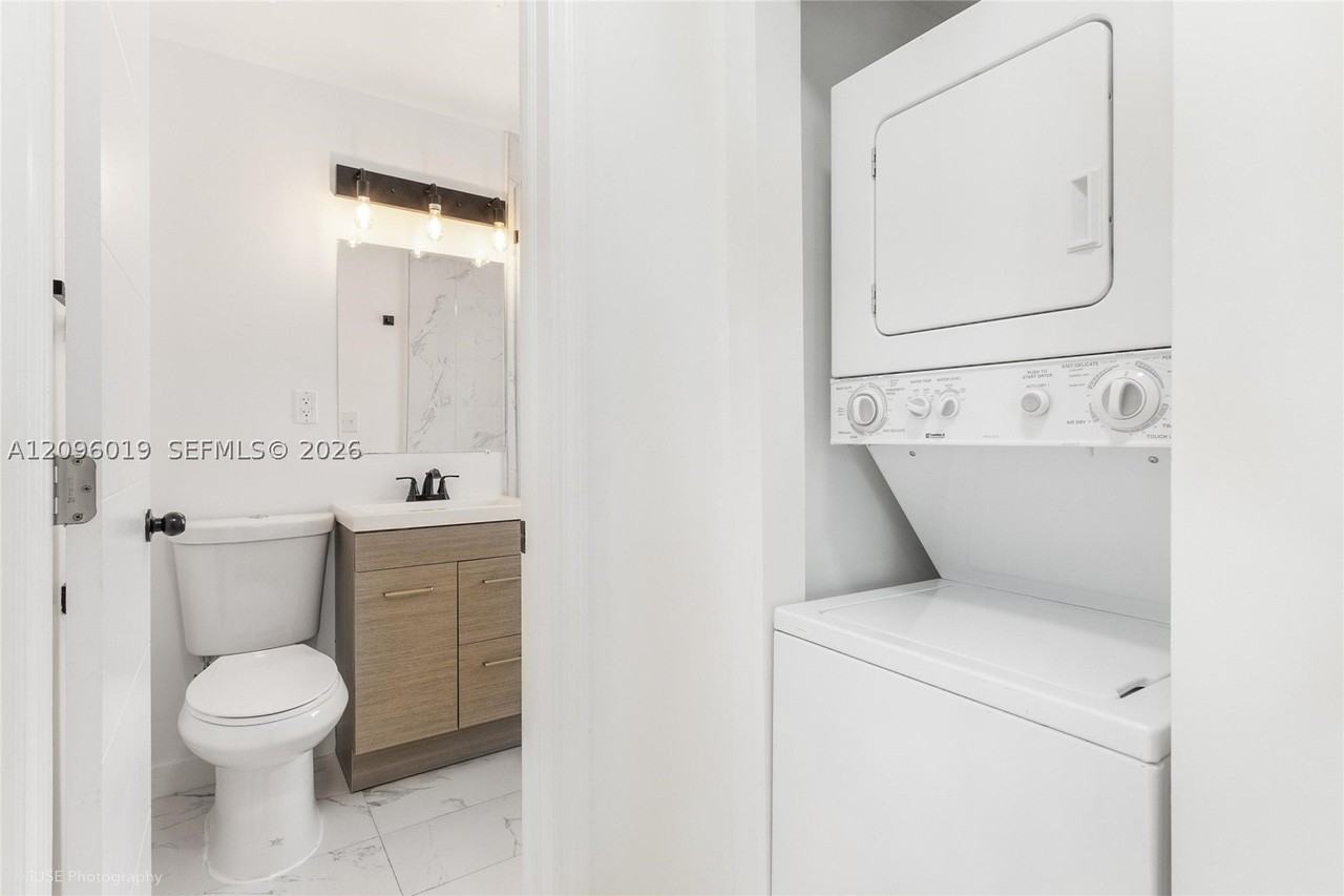 1945 Marseille Dr #4 - Photo 5 of 11