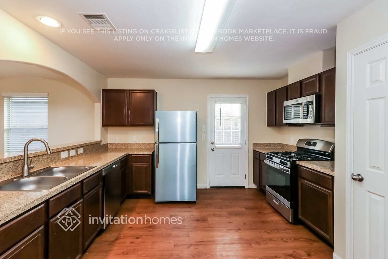 18802 Dennington Dr - Photo 7 of 17