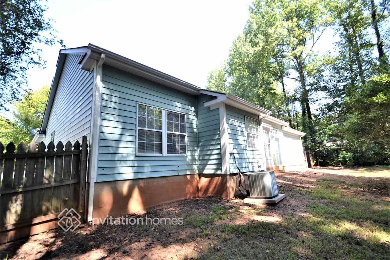 3100 Periwinkle Ct - Photo 3 of 5