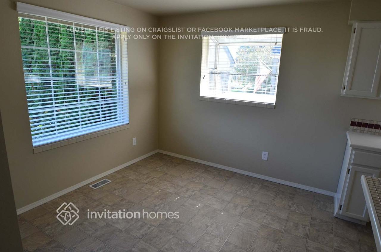 2310 Summit Ave - Photo 2 of 9