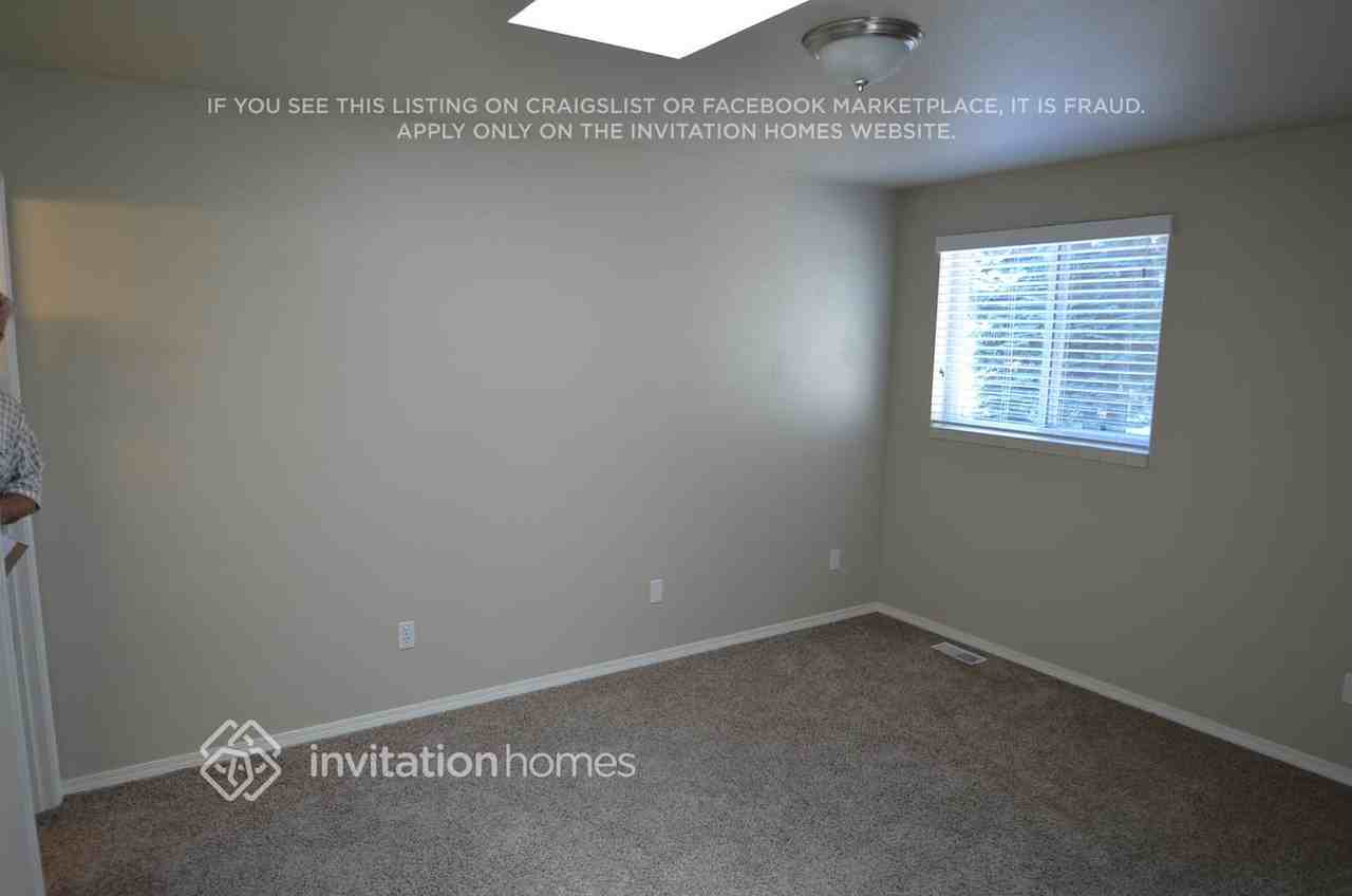 2310 Summit Ave - Photo 3 of 9