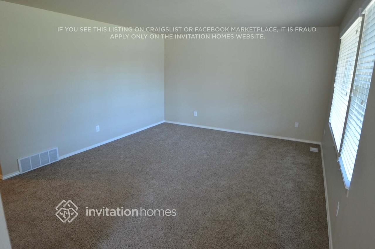 2310 Summit Ave - Photo 4 of 9