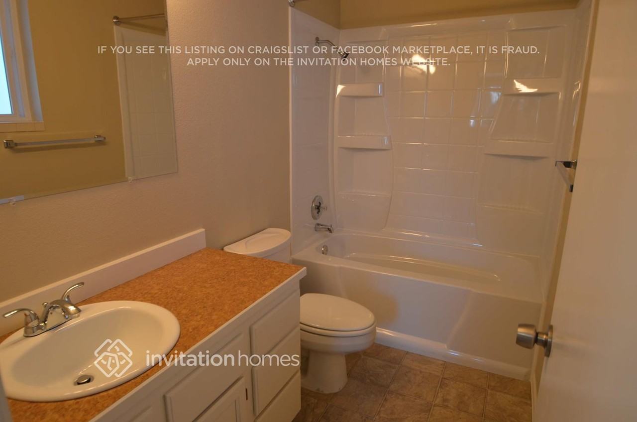 2310 Summit Ave - Photo 5 of 9