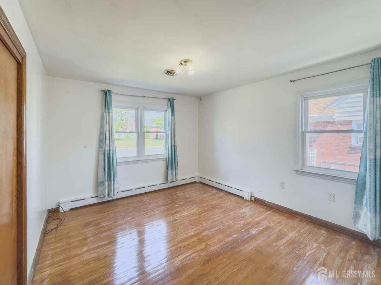 19 Holmes St - Photo 2 of 9