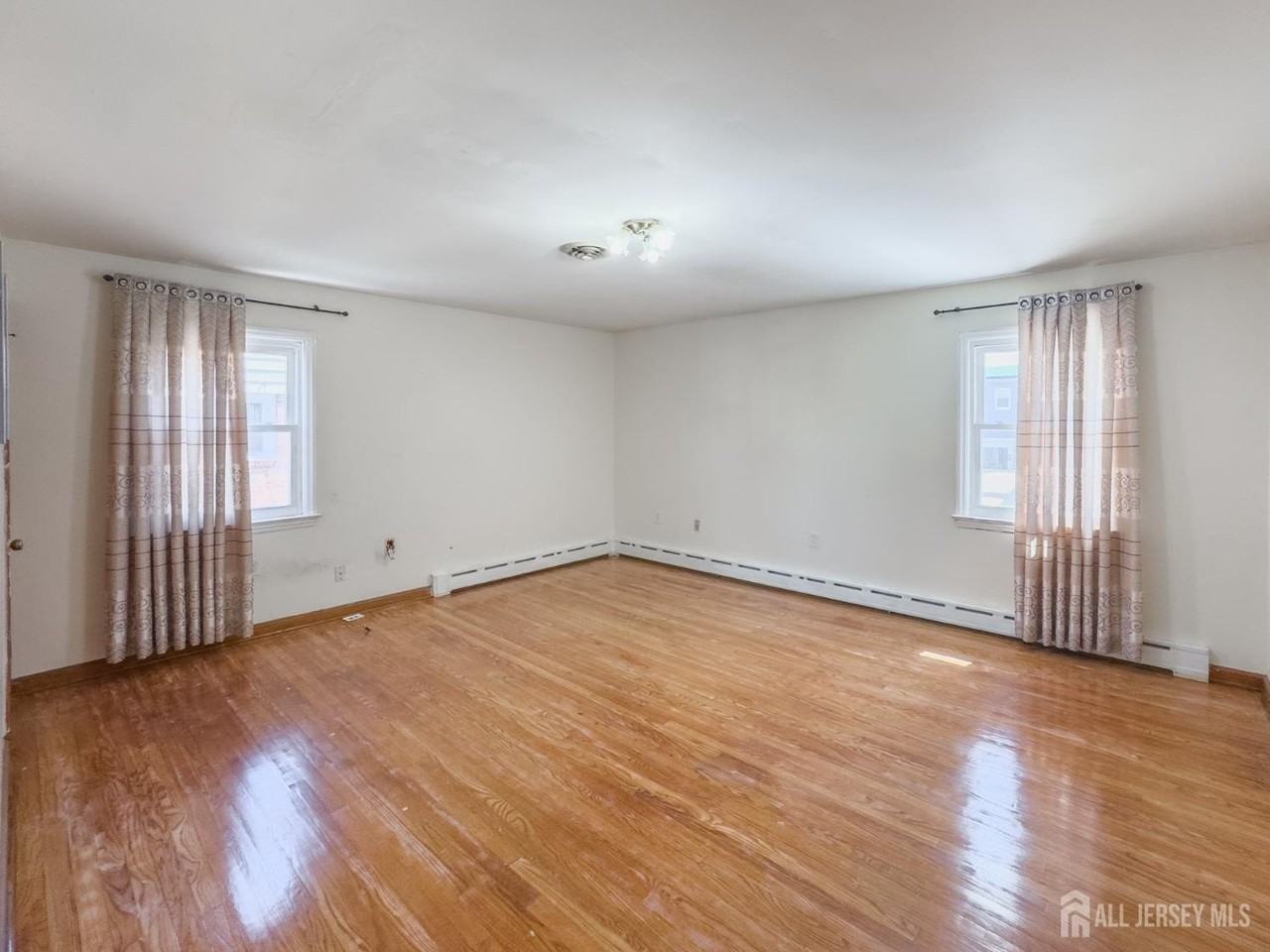 19 Holmes St - Photo 4 of 9