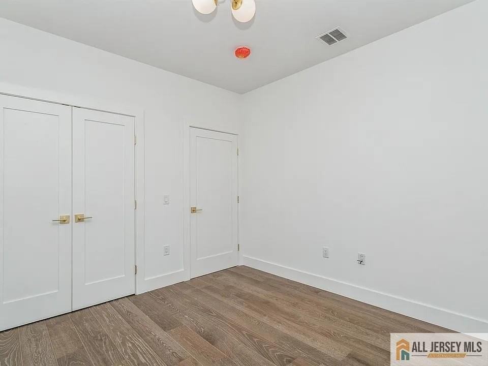 386 5th St #301 - Photo 5 of 14