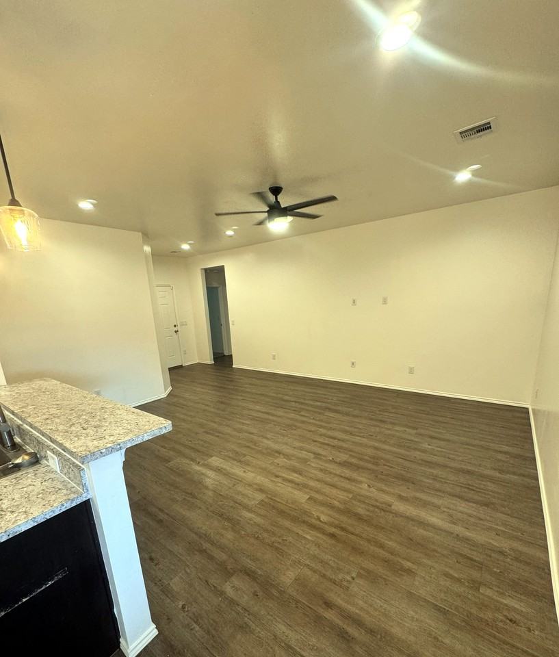 605 Audrey Dr #1 - Photo 3 of 24