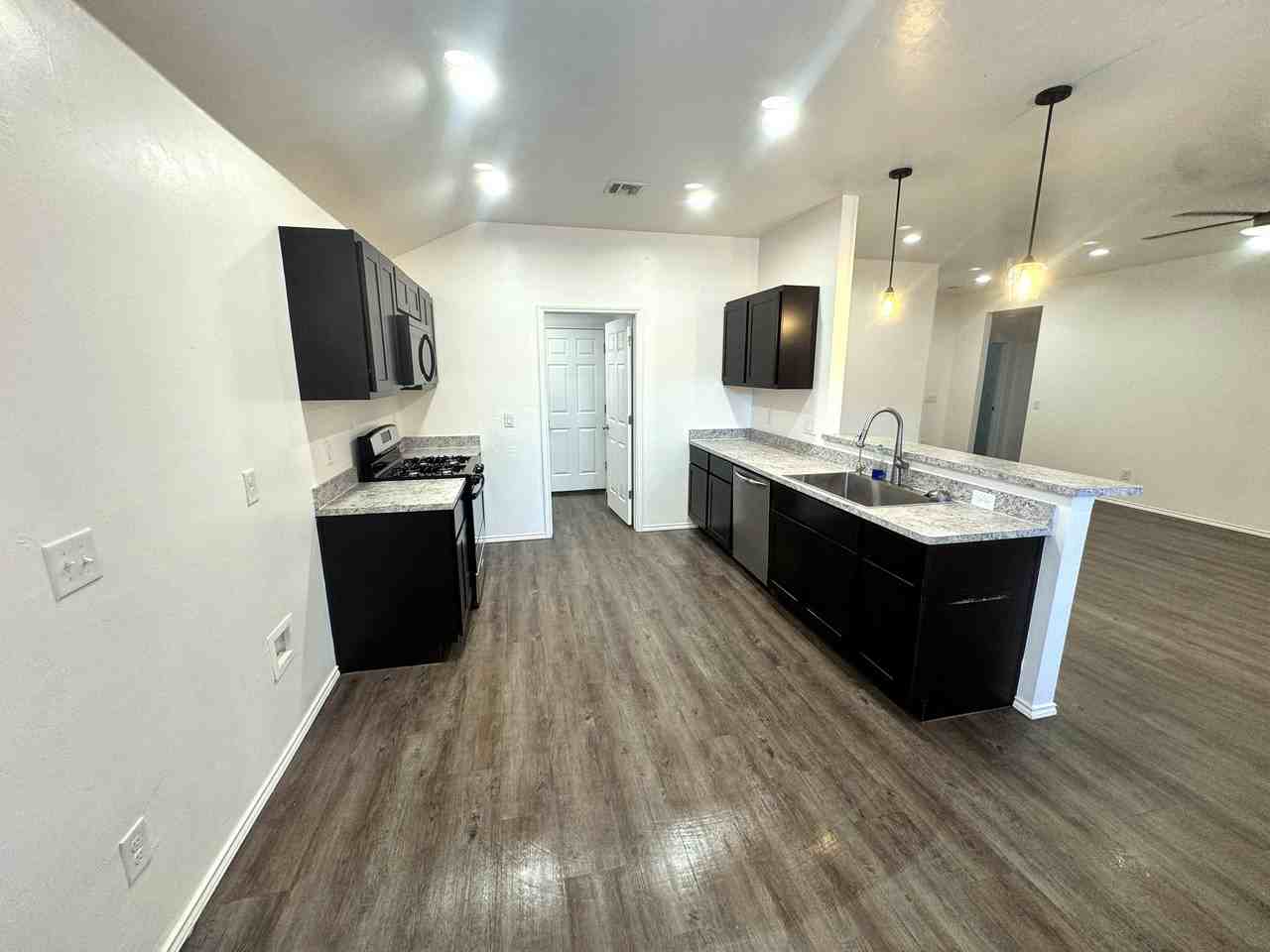 605 Audrey Dr #1 - Photo 4 of 24