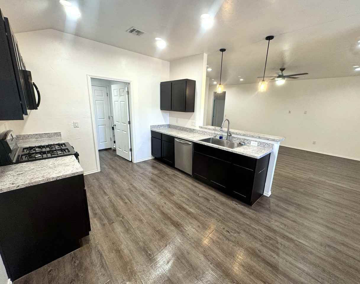 605 Audrey Dr #1 - Photo 5 of 24