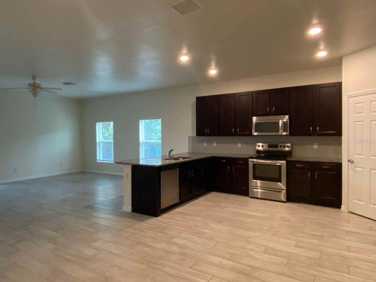 203 Jennifer Dr - Photo 3 of 13