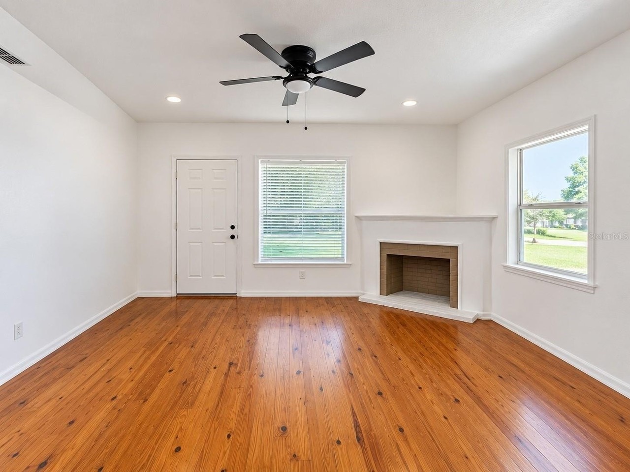320 S Courtland Ave - Photo 2 of 12