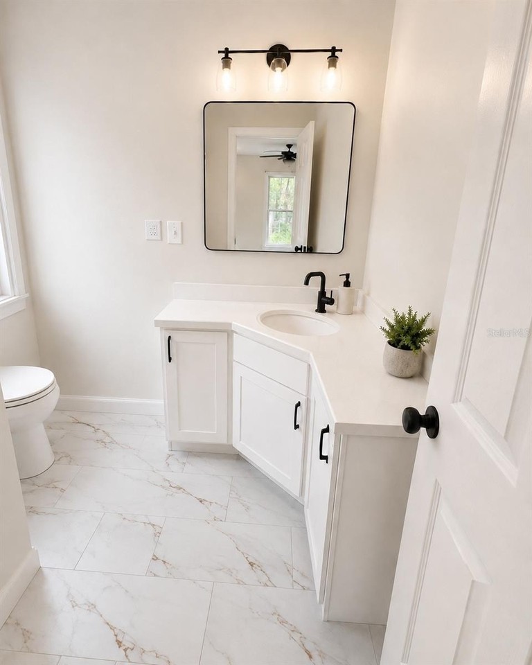 320 S Courtland Ave - Photo 4 of 12