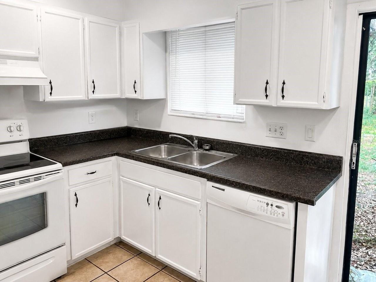 1406 Crystal Ct #B - Photo 3 of 4