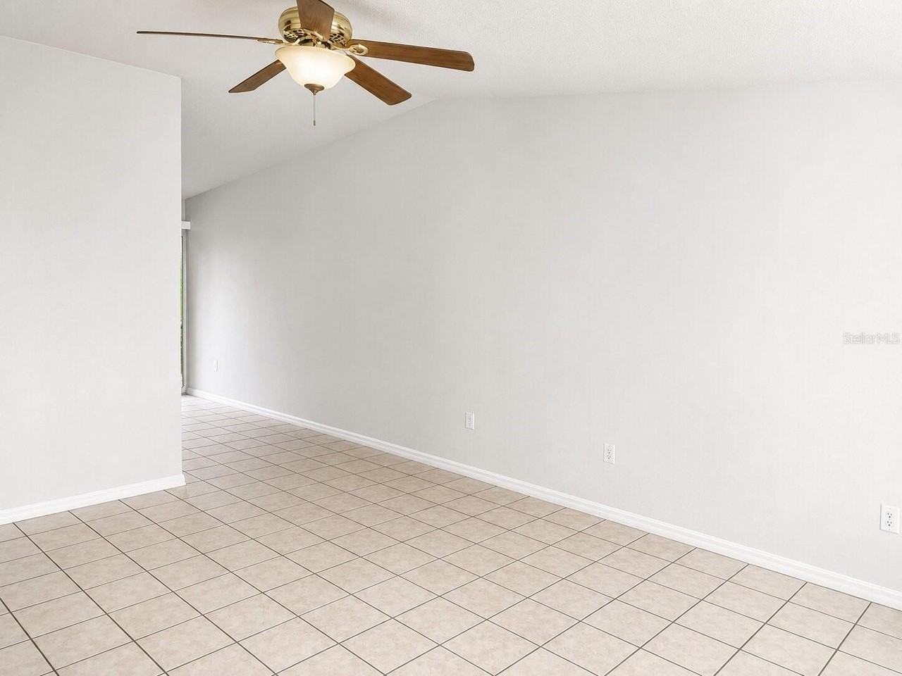 1406 Crystal Ct #B - Photo 4 of 4