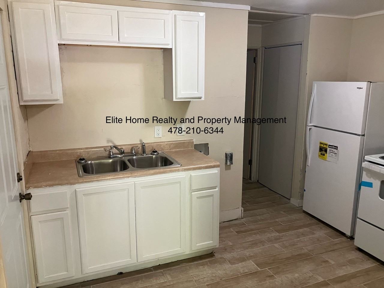 521 Hall St #B - Photo 4 of 35