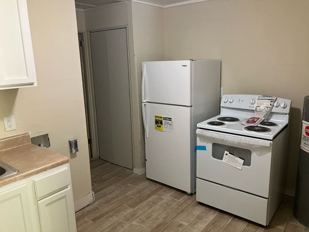 521 Hall St #B - Photo 5 of 35