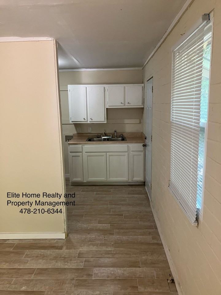 521 Hall St #B - Photo 6 of 35