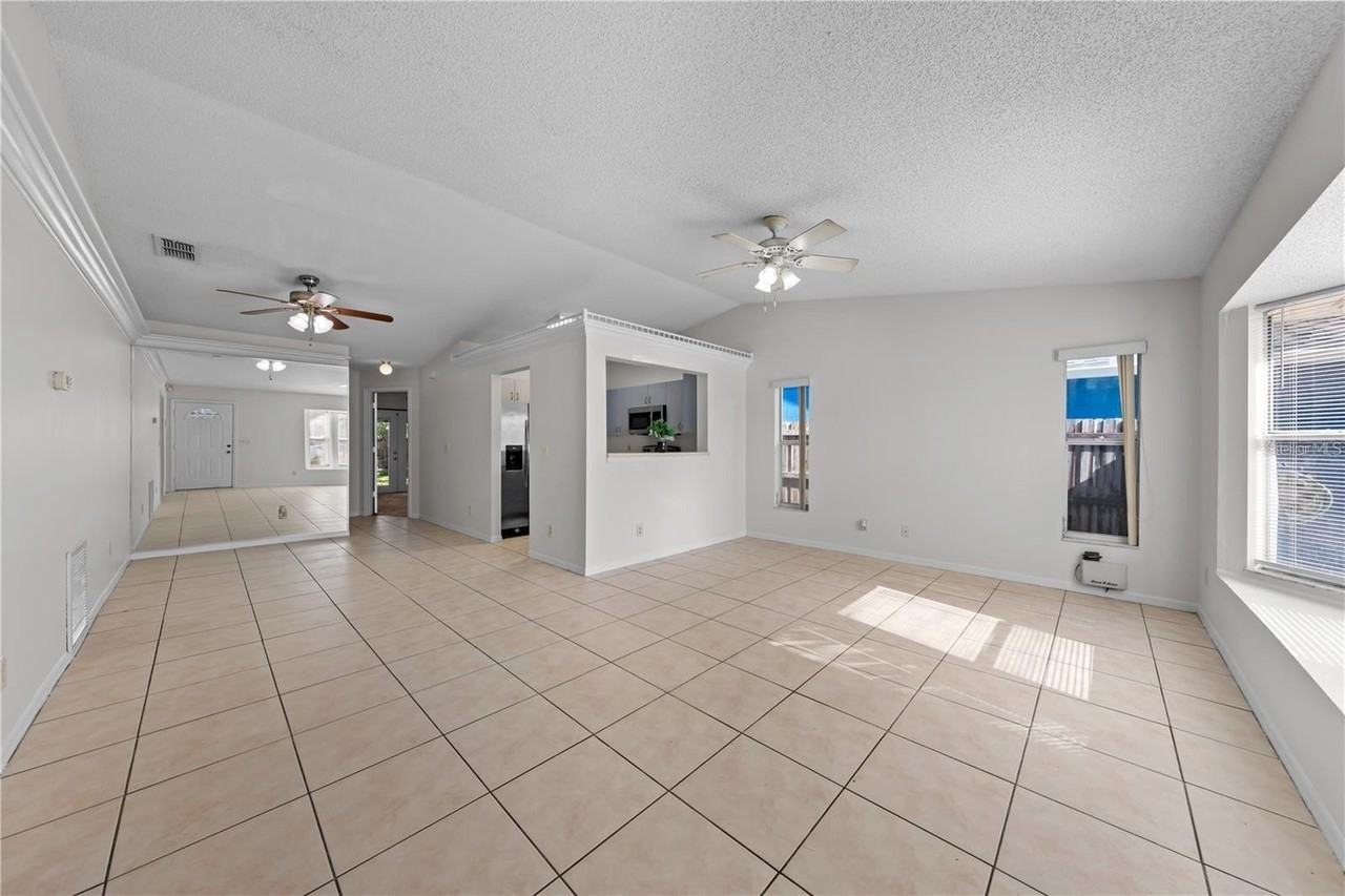 1094 Martin Blvd - Photo 6 of 46