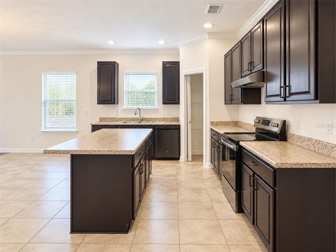 2887 Moonstone Bnd - Photo 6 of 36