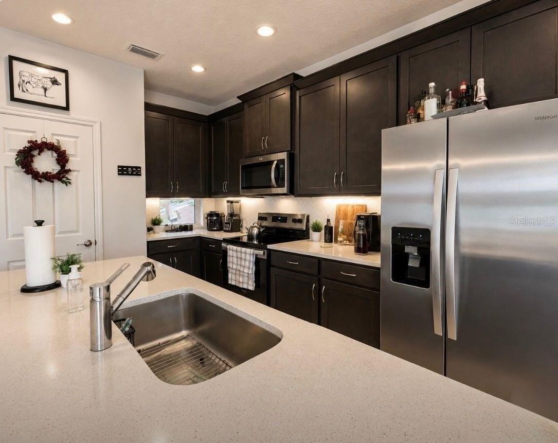 2042 Iorio St - Photo 3 of 22