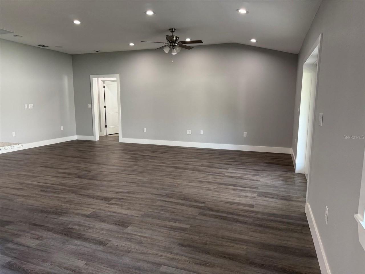 11734 Orange Ct - Photo 5 of 18