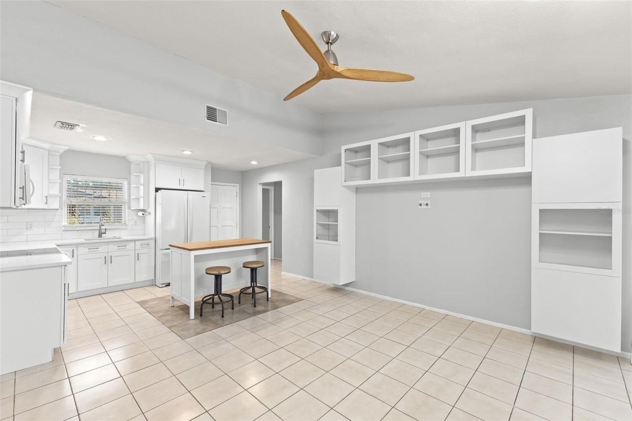 4471 W Humphrey St - Photo 4 of 26
