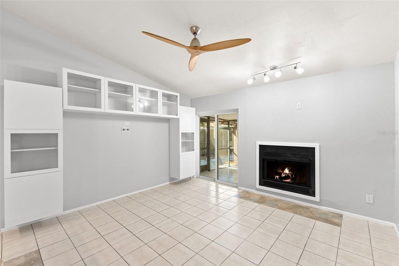 4471 W Humphrey St - Photo 5 of 26