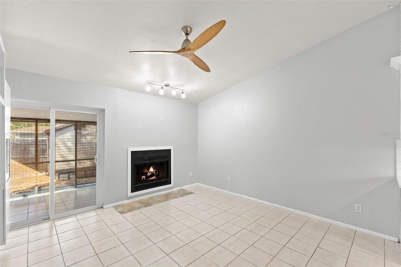 4471 W Humphrey St - Photo 6 of 26